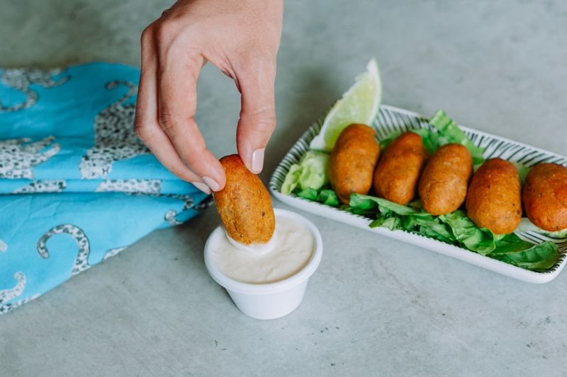 Mozzarella sticks with marinara